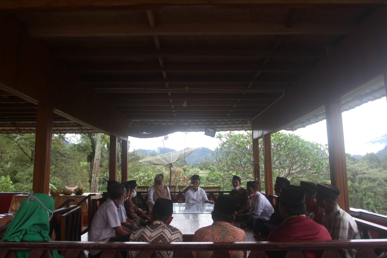 Cawagub Sumbar Indra Catri saat babarito ke Situjuah Batua, Kamis (26/11)